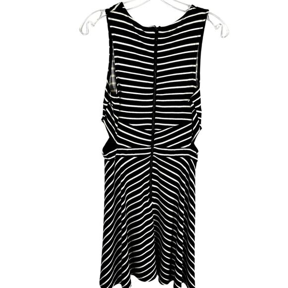 Xhilaration Women's Dress Small S  Black White Short Sleeveless Misses Size 4 6 - Picture 5 of 6
